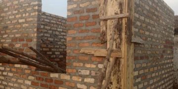 Mongala : Le gouverneur César Limbaya très satisfait de l’avancement des travaux de construction des bureaux de chefs des quartier à Bumba