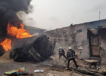 Incendies à répétition à Kinshasa : le gouvernement provincial exige aux propriétaires des bâtiments et aux conducteurs de se doter des extincteurs ( Communiqué)