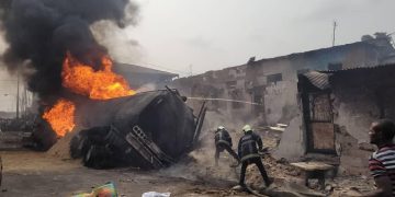 Incendies à répétition à Kinshasa : le gouvernement provincial exige aux propriétaires des bâtiments et aux conducteurs de se doter des extincteurs ( Communiqué)