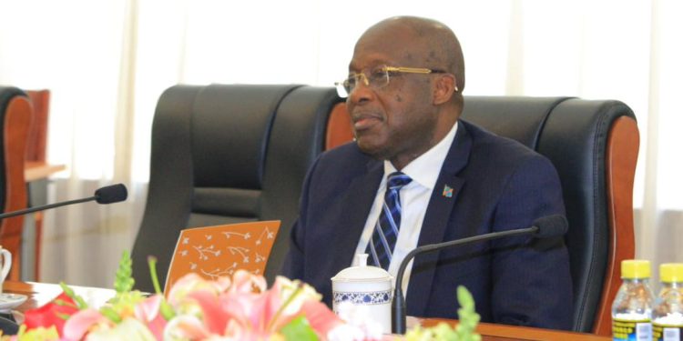 Retard dans la délivrance des passeports : Une question orale avec débat adressée au ministre des affaires étrangères Christophe Lutundula à l’assemblée Nationale
