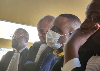 Procès Salomon Kalonda : Les avocats de l’accusé surpris de la disparition subite des accusations de détention illégale d’arme à feu