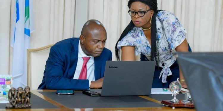 Kinshasa: Démission de la conseillère en communication du Gouverneur Gentiny Ngobila suivi de son retrait du parti ACP