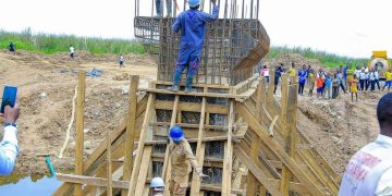 Haut-Katanga : Le Gouverneur Jacques Kyabula a effectué une visite d’inspection au chantier du pont Kasungami à Lubumbashi