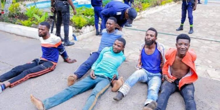 Haut-Katanga : Plusieurs bandits à mains armées arrêtés et présentés au Gouverneur Jacques Kyabula