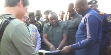 Haut-Katanga :le gouverneur Jacques Kyabula inspecte à Likasi la route de contournement des poids lourds longue des 22 Km