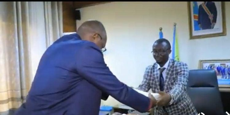 Enseignement supérieur: l’ISC/Kinshasa a reçu son premier lot des arriérés de diplômes dont le coût revient à 10 $ au lieu de 65$