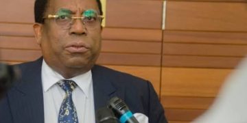 Assassinat de chérubin Okende : « Ce sont les services qui l’ont tué et veulent salir le nom du Chef de l’Etat dans cette affaire » (Léon Nembalemba, Député national)