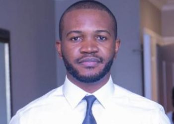 Arrestation de Stanis Bujakira à l’aéroport de Ndjili : le député Claudel Lubaya évoque une menace à la liberté d’expression démocratique