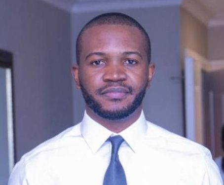 Arrestation de Stanis Bujakira à l’aéroport de Ndjili : le député Claudel Lubaya évoque une menace à la liberté d’expression démocratique