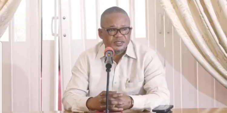 Lubumbashi: le ministre de l’intérieur Peter kazadi appelle les jeunes de l’ UNAFEC et l’UDPS à mettre fin à leurs affrontements fréquents, à la base de l’insécurité au sein de la population