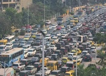 Kinshasa : Le Gouverneur Gentiny Ngobila instruit le général Blaise Kilimbalimba à lutter contre les embouteillages dans la ville