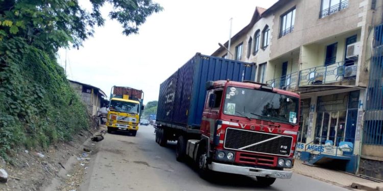 Kinshasa: la police interdit la circulation dans la ville des véhicules poids lourds aux heures de pointe dès ce 11 septembre (Communiqué)