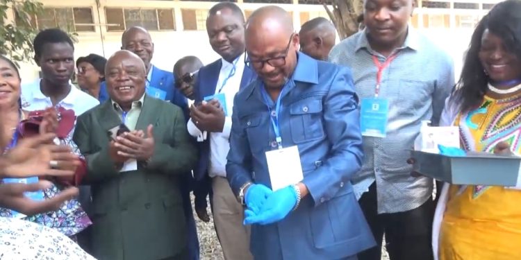 lutte contre la rage : le gouvernement provincial du Haut-Katanga accompagne la campagne de vaccination gratuite de 5 mille chiens à Lubumbashi