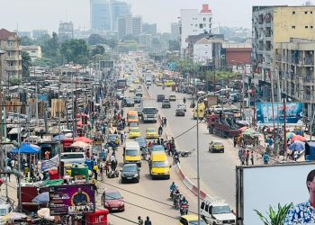 Kinshasa : Après la clameur publique, le gouverneur Gentiny Ngobila met fin au débordement des eaux sur l’avenue Etienne Tshisekedi (Ex huileries)