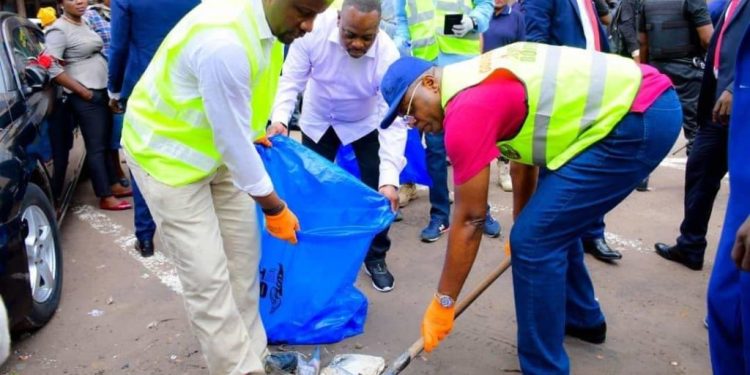 Kinshasa : l’hôtel de ville annonce le début des travaux de grande envergure de nettoyage de la voirie urbaine d’ici 10 jours grâce au partenariat avec une entreprise turque