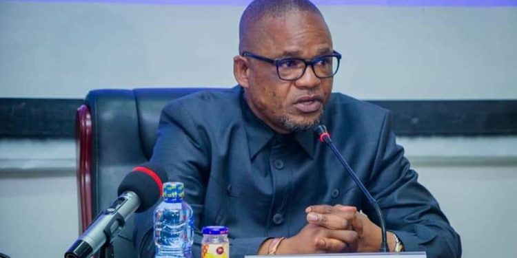 RDC : le ministre de l’intérieur Peter Kazadi demande à Jeune Afrique de rectifier son article « mensonger »sur les circonstances du décès de Chérubin Okende