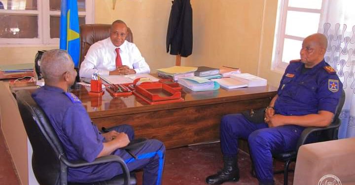 Lomami : Le nouveau commissaire provincial adjoint en charge des opérations et renseignements de la PNC présenté au Vice-gouverneur