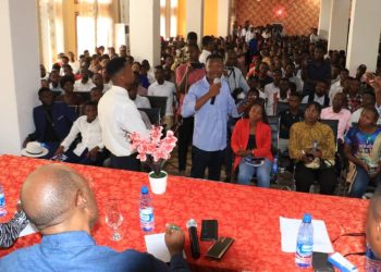 Maurice Tshikuya à la jeunesse de Mbuji-Mayi: « Il n’existe pas de remède miracle. Le seul remède c’est le travail ! »