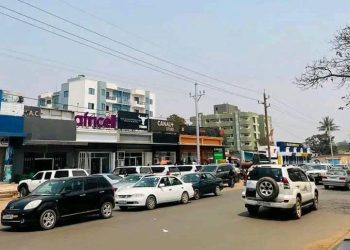 Lualaba : le maire de Kolwezi accorde trente jours aux chauffeurs des taxis et taxis-bus pour peindre aux couleurs nationales leurs véhicules (Communiqué)