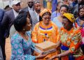 Kasaï-Oriental : En séjour à Mbuji-Mayi, la ministre Claudine Ndusi remet des vivres et non vivres à près de 1060 orphelins