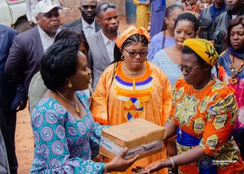 Kasaï-Oriental : En séjour à Mbuji-Mayi, la ministre Claudine Ndusi remet des vivres et non vivres à près de 1060 orphelins
