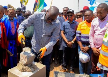 Haut-Katanga : le Gouverneur Jacques Kyabula Katwe a lancé les travaux de construction du Complexe Omnisports de Kasumbalesa