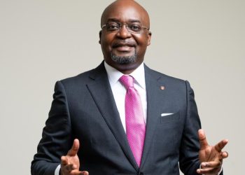 Sport-foot : A l’unanimité, le sénateur Michel Kanyimbu élu président du CS MANIKA en remplacement de Richard Muyej