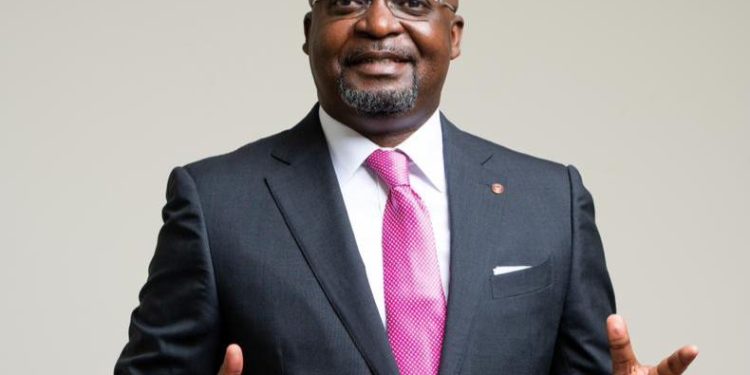 Sport-foot : A l’unanimité, le sénateur Michel Kanyimbu élu président du CS MANIKA en remplacement de Richard Muyej