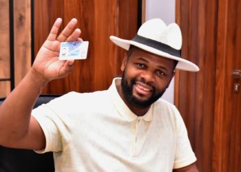 Présidentielle 2023 : Le combattant Rex KAZADI a officiellement déposé sa candidature à la CENI