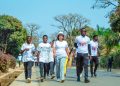 Likasi : la femme leader Béatrice Kalombo Yav communie avec la jeunesse de shituru à travers une marche de santé