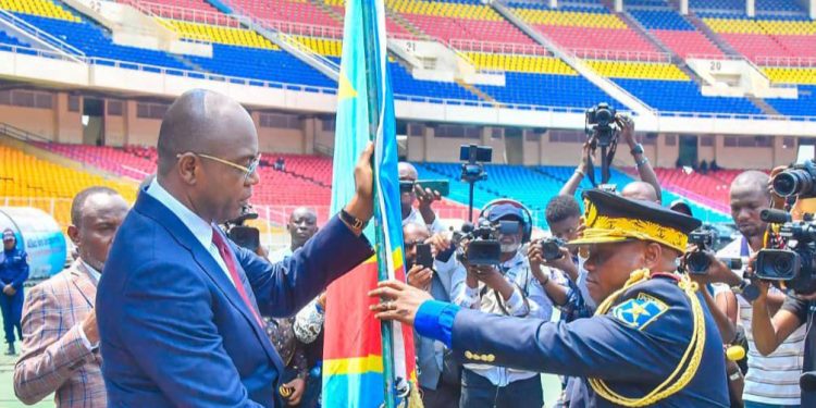 Kinshasa : Après sa prise d’arme, le nouveau commissaire provincial de la police promet de mettre fin à l’insécurité dans la ville