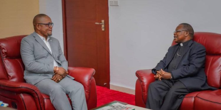 RDC : le ministre de l’intérieur Peter Kazadi et Mgr Marcel Utembi table sur la coopération entre l’église catholique et le gouvernement