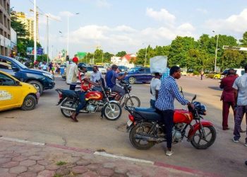 Kinshasa : seuls les policiers munis d’un ordre de mission sont autorisés à arrêter les motards interdits de circuler à Gombe (police)