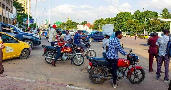 Kinshasa : seuls les policiers munis d’un ordre de mission sont autorisés à arrêter les motards interdits de circuler à Gombe (police)