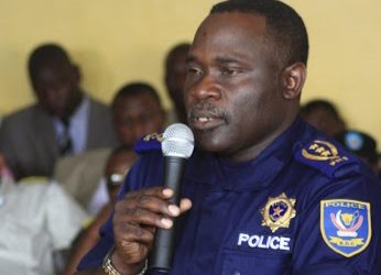 Tina Salama à John Numbi : « Le faux général autoproclamé a la conscience bien chargée… »