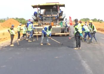 Haut-Katanga : Le gouverneur Jacques Kyabula lance les travaux d’asphaltage de la route de contournement de Likasi longue de 22km