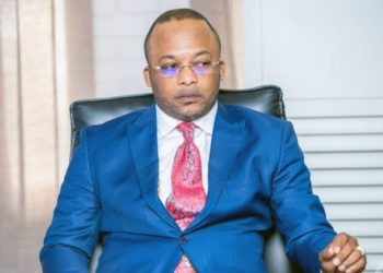 Conflit à l’église de réveil du Congo : la ministre de la justice Rose Mutombo bloque l’installation du remplaçant de l’évêque Dodo kamba