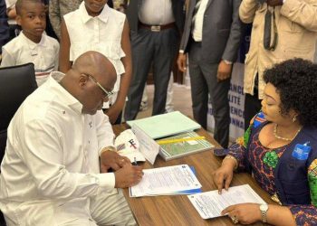 Elections-2023: Félix Tshisekedi a déposé la candidature à sa propre succession pour la présidentielle du 20 décembre 2023