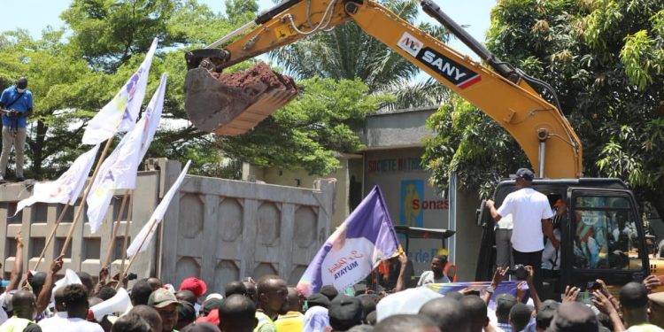 Délabrement très avancé des routes à Kinshasa: le gouvernement provincial lance les travaux de réhabilitation de plus de 50 kilomètres de voirie