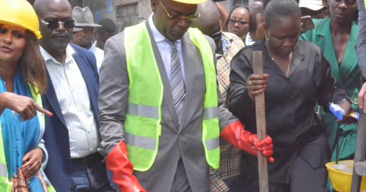 Kinshasa : Après l’échec alarmant de Kin Bopeto, Gentiny Ngobila se lance dans un nouveau projet d’assainissement dénommé « Topetola »