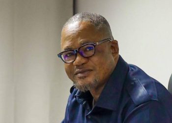 Peter Kazadi à John Numbi :«ce n’est pas depuis une cachette qu’il viendra ébranler notre détermination à consolider les acquis de ce combat »