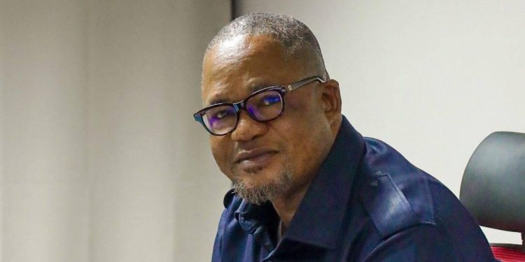 Peter Kazadi à John Numbi :«ce n’est pas depuis une cachette qu’il viendra ébranler notre détermination à consolider les acquis de ce combat »
