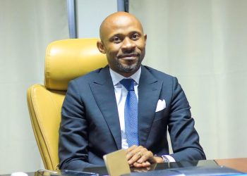 Patrick Muyaya à John Numbi : « Lorsqu’on pense qu’on est un héros, on ne se met pas en cavale »