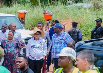 Kasaï-Oriental : La Gouverneure Julie Kalenga conduit l’équipe mixte IGF – Ministère des finances sur les chantiers ouverts à Mbuji-Mayi