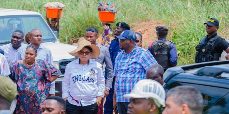 Kasaï-Oriental : La Gouverneure Julie Kalenga conduit l’équipe mixte IGF – Ministère des finances sur les chantiers ouverts à Mbuji-Mayi