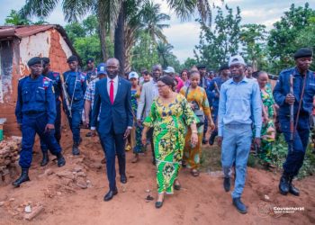 Mbuji-Mayi : Victimes d’un éboulement de terrain, les habitants de la Commune de Diulu consolés par la Gouverneure Julie Kalenga