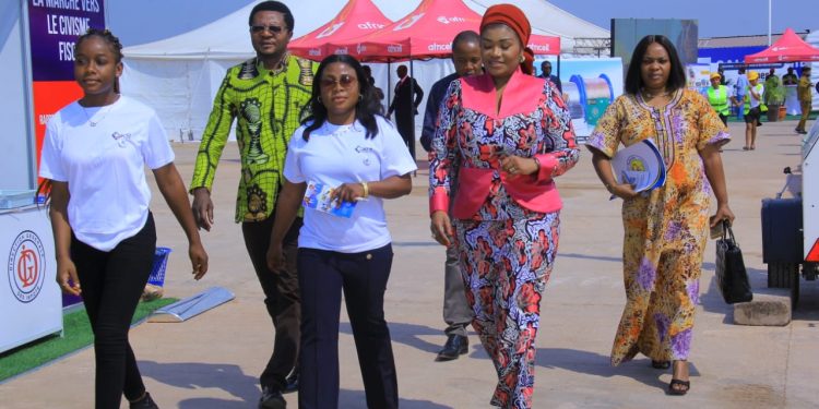 7ème édition de l’Expo-Béton : La DG du FPC Barbara Kanam sensibilise les opérateurs économiques sur le paiement de la redevance