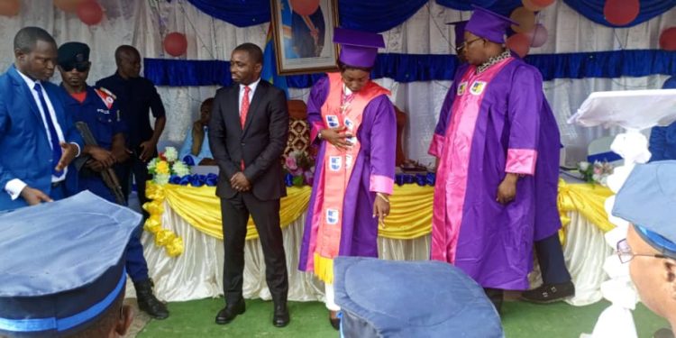 Esu-Mongala : le gouverneur Limbaya a clôturé l’année académique 2022-2023 à l’ISP Bumba