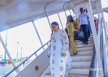 Kasaï-Oriental : La Gouverneure ai Julie Kalenga à Kinshasa pour participer à la conférence internationale des partenaires du PUIDC