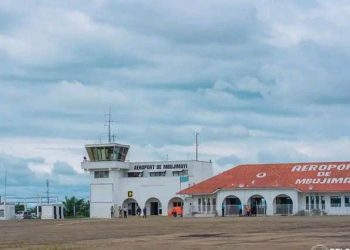 Kasaï-Oriental : remise de chèque aux personnes à indemniser à l’aéroport de Mbuji-Mayi